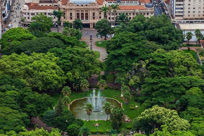 Ancient Rio and Santa Teresa Tour with Hotel pick-up and drop-off - Cinelândia: picture-taking in the downtown landmark corridor