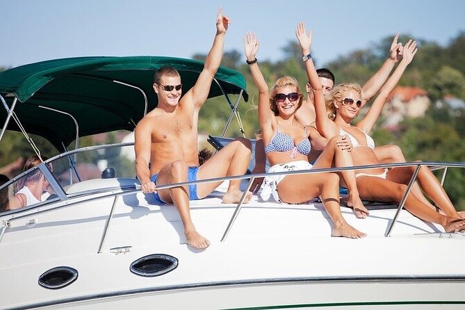 Angra & Ilha Grande From Rio: Boat Tour With Barbecue and Drinks - Stop 1: Ilha Grande, wreck-country waters and pirate-era stories