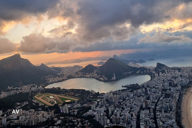 AVenturismo 2 Irmãos hill + Favela of Vidigal - Vidigal to Dois Irmãos: why this hike hits differently
