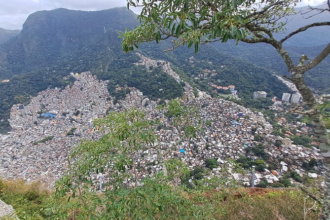 AVenturismo 2 Irmãos hill + Favela of Vidigal - Starting in Praça do Vidigal, then stepping into Vidigal’s daily life