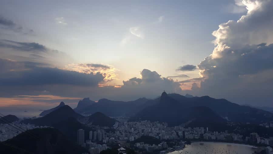 AVenturismo Pão de Açúcar - The Cable Car Ride Down to Morro da Urca