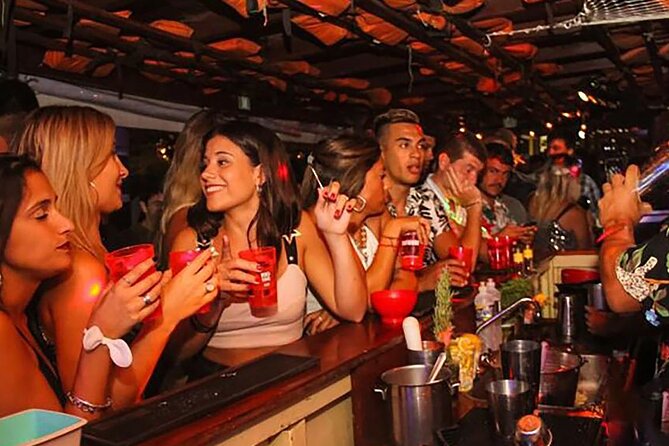 Boat Party in Rio de Janeiro - What happens onboard: DJs, bars, and pro lighting
