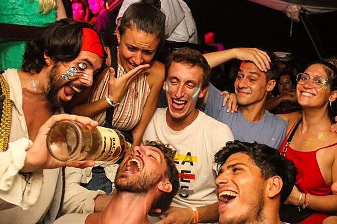 Boat Party in Rio de Janeiro - Crowd, atmosphere, and the social payoff