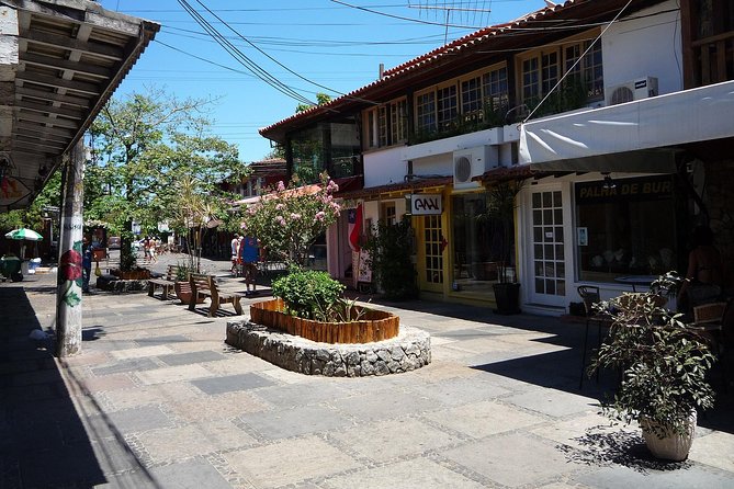 Buzios with Boat Tour and Lunch - Who should book this Búzios tour?