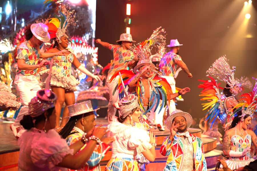By Night Tour: Roxy Dinner Show & Transfer - Key things to know before you go