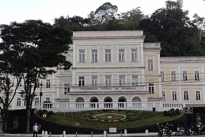 Conheça a montanha imperial mais famosa do Rio! (Petrópolis) - Catedral de São Pedro de Alcântara: neo-Gothic with Metropolitan presence