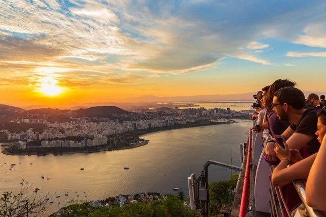 Corcovado & Favela Tour with Transfer - What to wear and bring for Corcovado plus a neighborhood walk