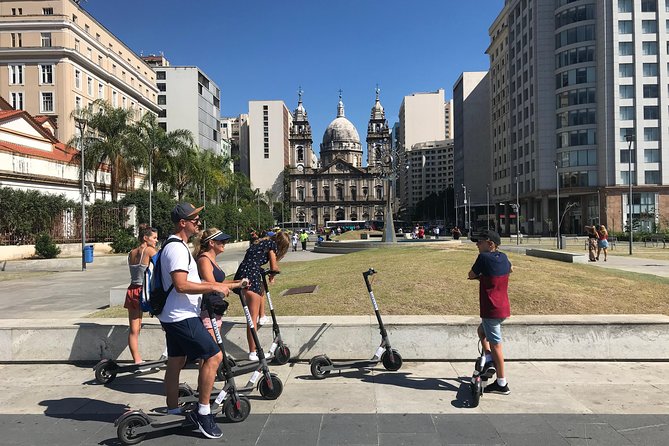 E-Scooter Ride: City Tour - Painel Etnias and Museu do Amanhã: Street Art and Modern Culture in Short Bursts