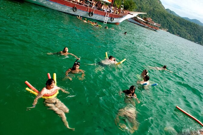 Exploring Angra Dos Reis and Ilha Grande in One Day - The 7:00 am start and how to survive the bus ride