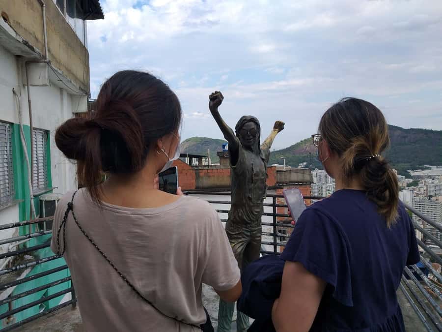 Favela Santa Marta: Walking Tour with local guide - Handcraft Shops and the Residents Association Role