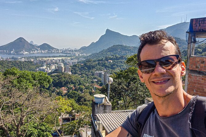 Favela Tour in Rio de Janeiro - Stop at São Conrado Beach, where Rio relaxes for 20 minutes