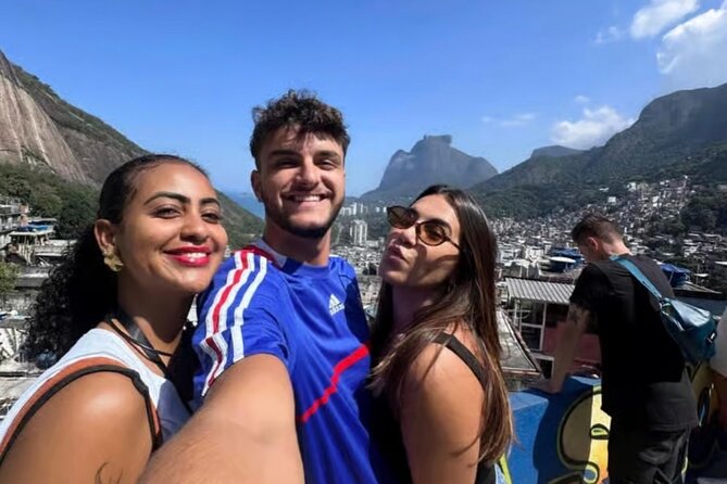 Favela Tour in Rocinha With a Local Guide - Meeting your Jupiter Tour guide at São Conrado