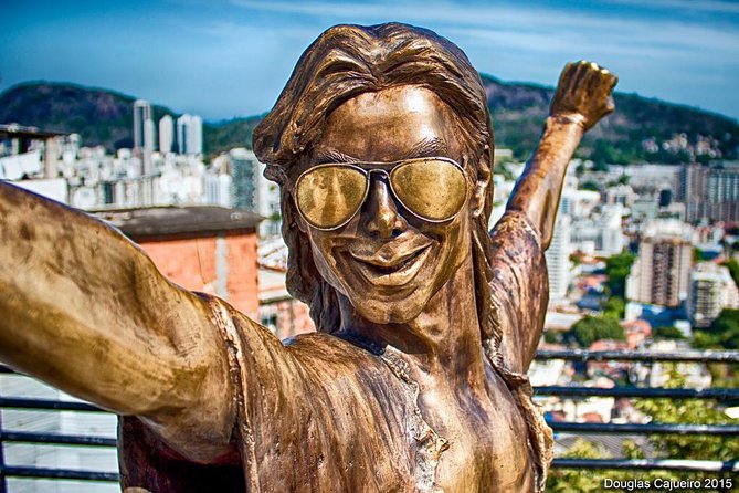Favela Tour -The path of Michael Jackson in Rio - Santa Marta Favela Walking: Views, Streets, and How Your Guide Shapes the Experience