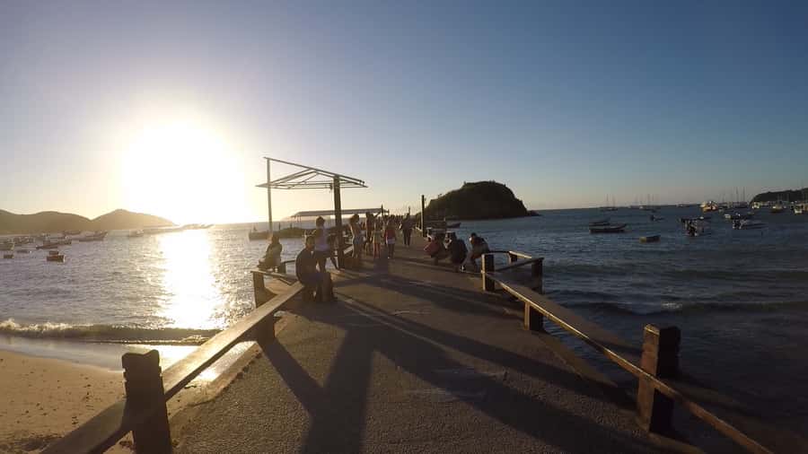 From Rio de Janeiro: Búzios Full-Day Boat Tour - Rua das Pedras free time, plus the glamour backstory