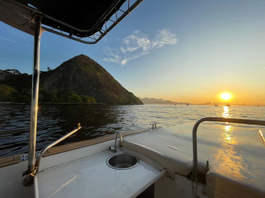 From Rio de Janeiro: Private Speedboat Tour - The barbecue plan: bring food, and let the captain do the cooking