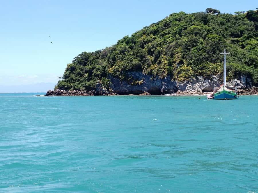 From Rio: Full Day in Búzios with Catamaran Tour and Lunch - Boarding the catamaran: more stable, more fun
