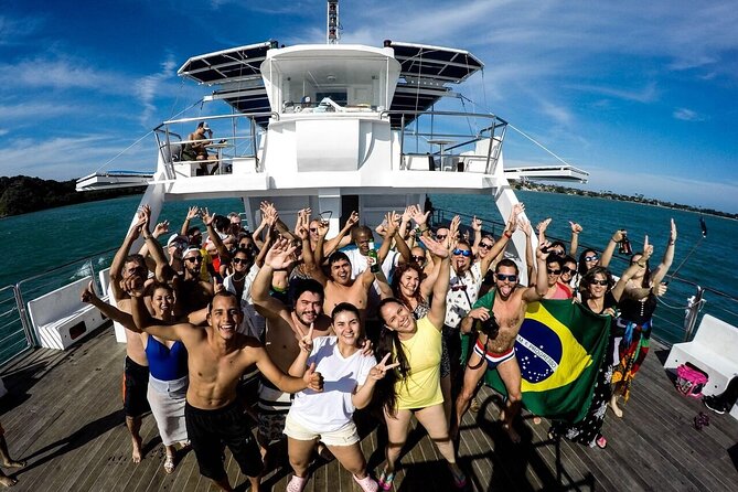 Full Day in Búzios with Catamaran Tour and Lunch - Rua das Pedras for Shopping and a Late-Morning Hangout