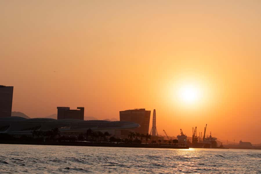 Glória: Sunset Speedboat Cruise with Drinks and Snacks - The real win: Rio’s sunset, filmed in your mind