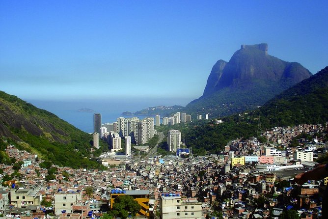 Guide Tour DA the Rocinha Favela - First stop: Rocinha walk and street-level context