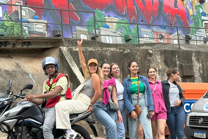 Guided Tour in the Favela da Rocinha in Rio de Janeiro - Rooftop orientation: the moment the map clicks