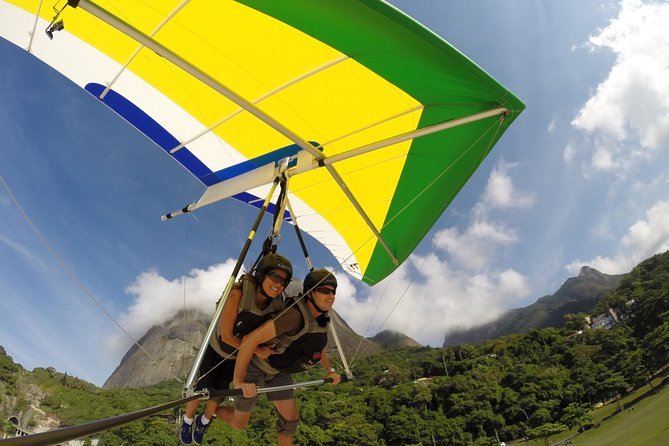 Hang gliding in Rio de Janeiro - Launch briefing and landing technique, why first-timers usually feel fine
