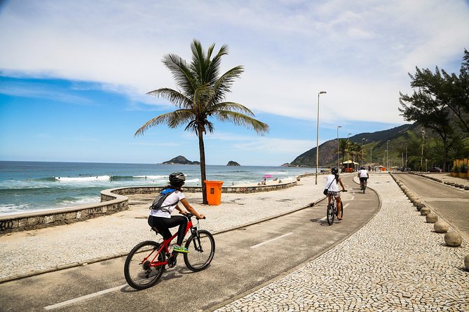 Mountain Bike Wild Beaches - Rio de Janeiro - Prainha Beach: the grilled fish stop that makes it a full outing