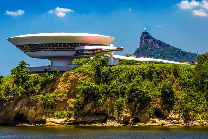 Museums of Modern and Contemporary Art in Rio and Niteroi - The in-between moment: Rio-Niterói bridge views and Niemeyer’s Niterói context