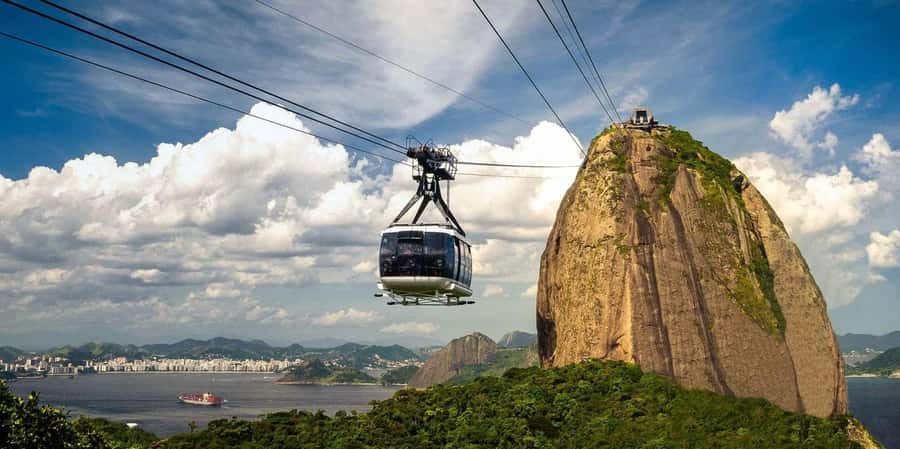 One day Rio's Bests: Favelas, Christ, SugarLoaf, Selarón... - Santa Teresa and the Tijuca Forest drive: when the city slows down
