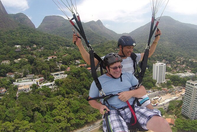 Paragliding Experience in Rio de Janeiro Brazil - What the Pilot Team Brings to Your Experience