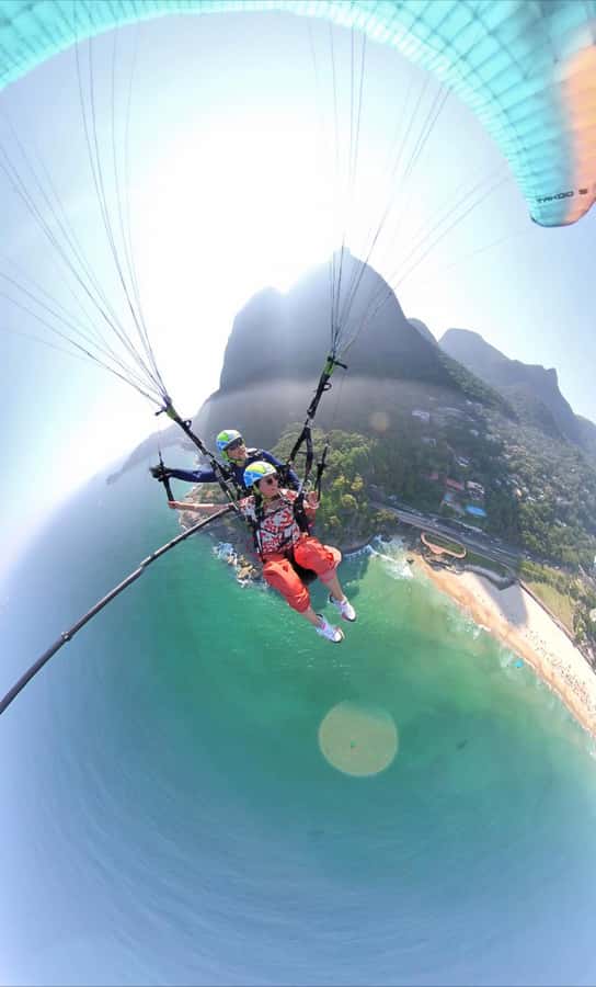 PARAGLIDING FLIGHT IN SÃO CONRADO - RIO DE JANEIRO - The views above Rio’s South Zone and the camera that follows you