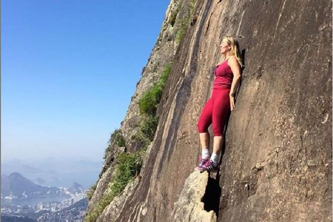 Pedra da Gávea - hiking tour with safety equipment - The approach walk: 3 km total, 2.5 km in shade