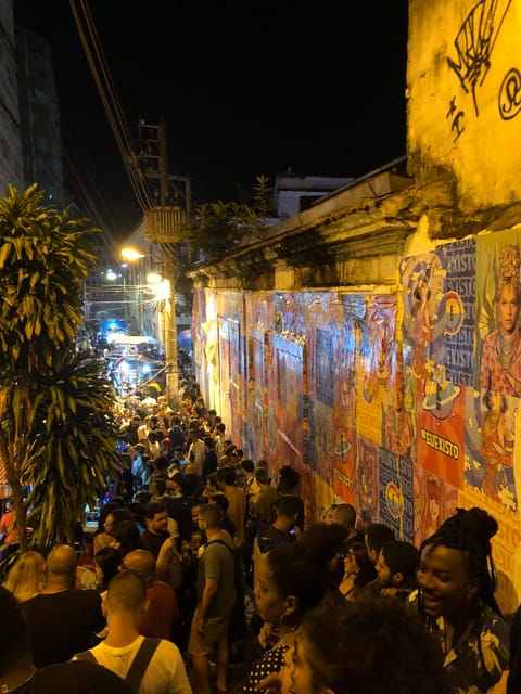 Pedra do Sal: Live Samba Night with Local Guide & Drink - Live samba night: this is street music and street energy