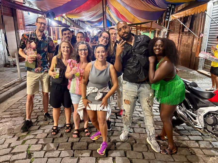 Pedra do Sal: Live Samba Night with Local Guide & Drink - Drinks and street food: start simple, then follow the guide’s pointers