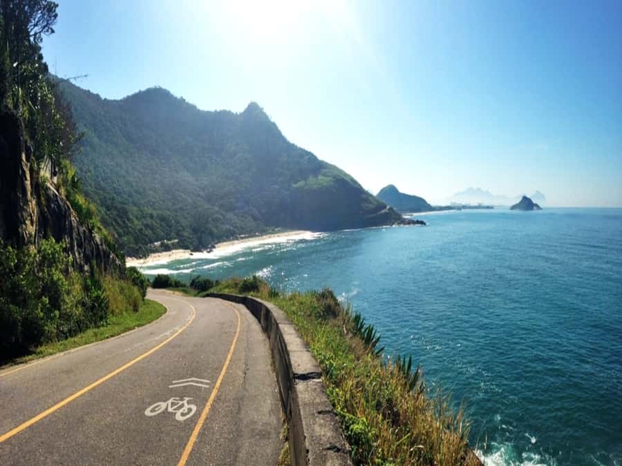 Pedra do Telégrafo Hike and Beach Full-Day Tour - Price and logistics, who this tour suits best