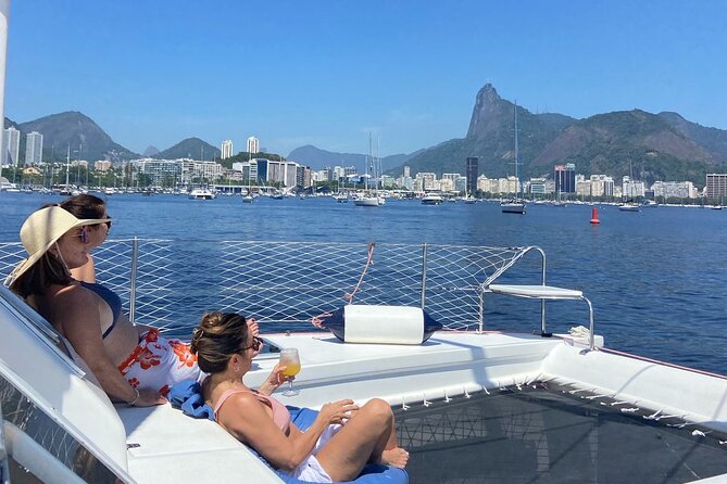 Private Catamaran Tour - Velas do Rio - Museu de Arte Contemporânea de Niterói: art views from the water