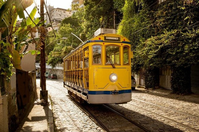 Private guided walking tour of the Santa Teresa neighborhood - Pão de queijo and Magnifica cachaça: where the tour earns its price