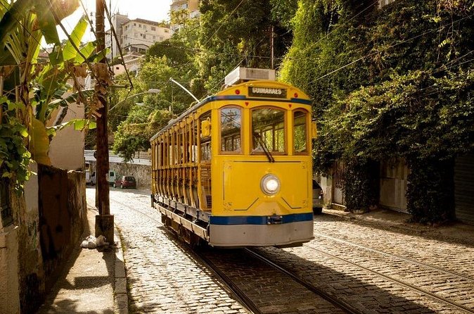 Private guided walking tour of the Santa Teresa neighborhood - The guide experience: organization that keeps the day calm