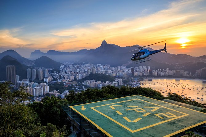 Private Helicopter Flight Tour: Rio de Janeiro Landmarks - First look at Rio from the helicopter: what changes in 35 minutes