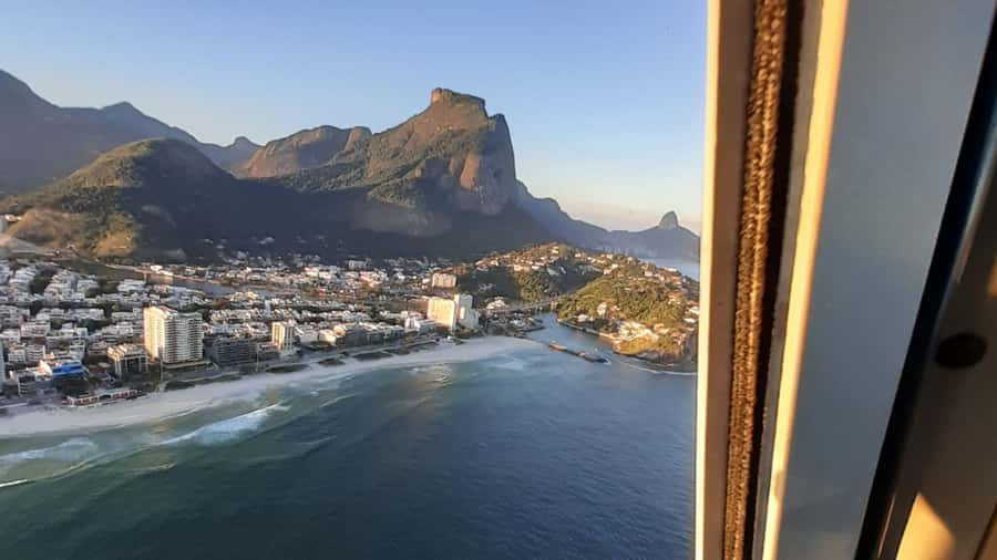 Private Helicopter tour - Rio de janeiro in 30min - VIP hangar time, water, coffee, and headset expectations