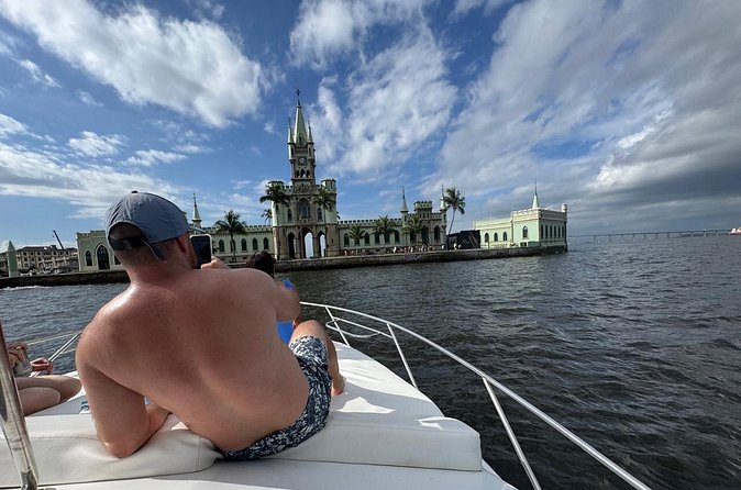 Private Speedboat Tour in Rio de Janeiro with Snacks and Drinks - Urca and Flamengo Beach views on the return