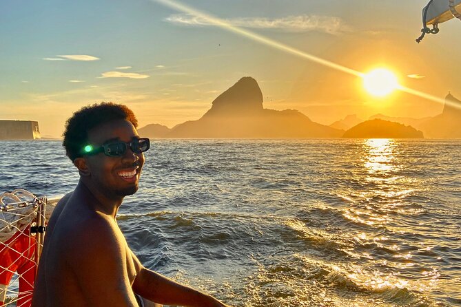 Private Tour with Churrasco in Vela Catamaran - Velas do Rio - Stop 2 Praia Vermelha (Red Beach): the Sugarloaf plus Christ frame