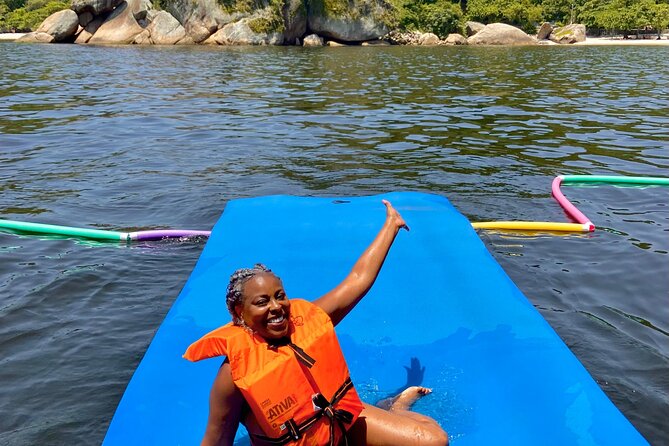 Private Tour with Churrasco in Vela Catamaran - Velas do Rio - Stop 3 Copacabana: Leme and Copacabana in a short, satisfying look