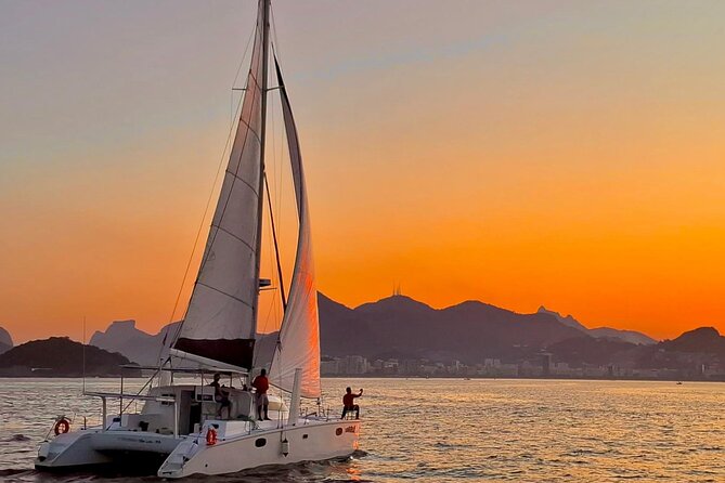 Private Tour with Churrasco in Vela Catamaran - Velas do Rio - Stop 1 Urca: Corcovado and Pedra da Gávea photo time