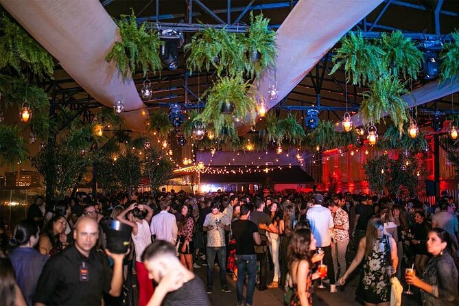 Pub Crawl in Rio with Transfer - Included drinks and skip-the-line access: where the cost becomes real