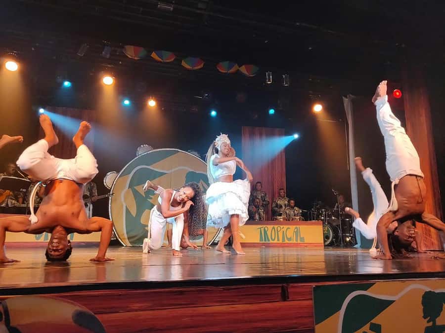 Rio: Access to the Ginga Tropical Samba and Folklore Show - Drinks during the show, and how to manage your night