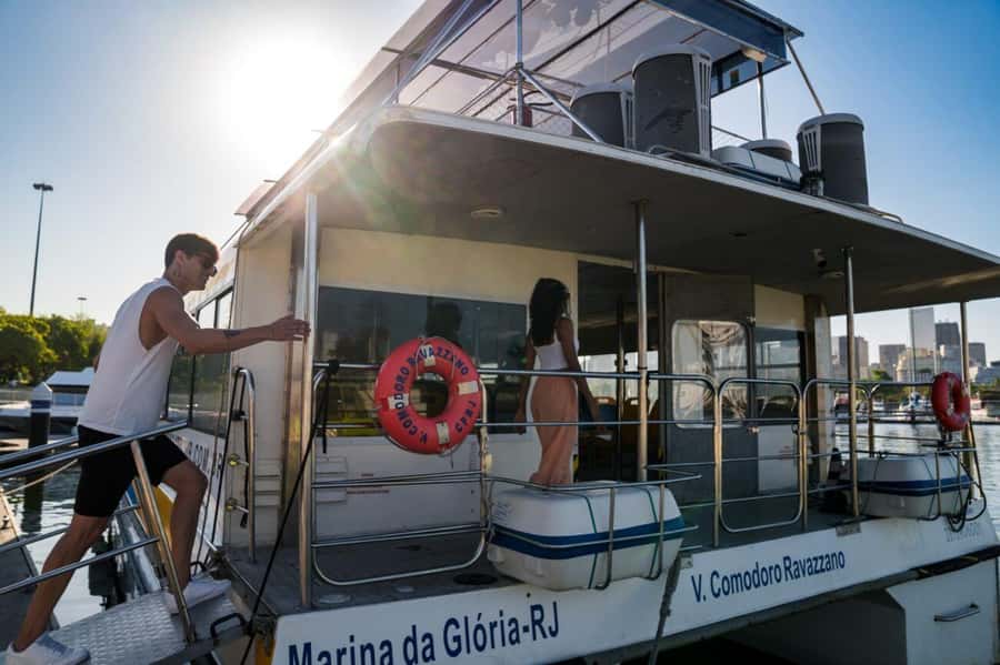 Rio: Boat Tour of Guanabara Bay - Sound, wind, and choosing your spot on board