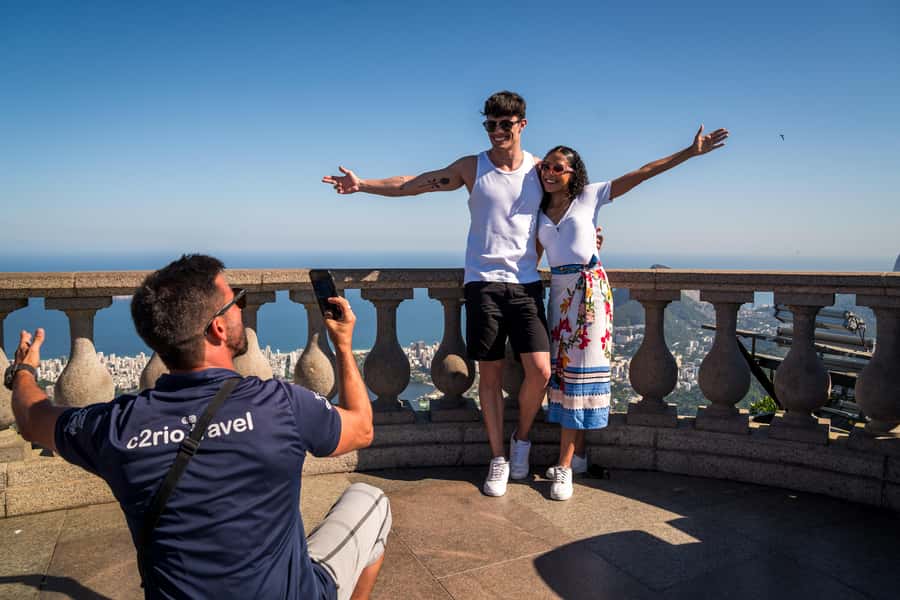 Rio: Christ the Redeemer & Selarón Steps Half-Day Tour - Corcovado down again: Santa Teresa and Lapa, the Rio-between-stops feeling
