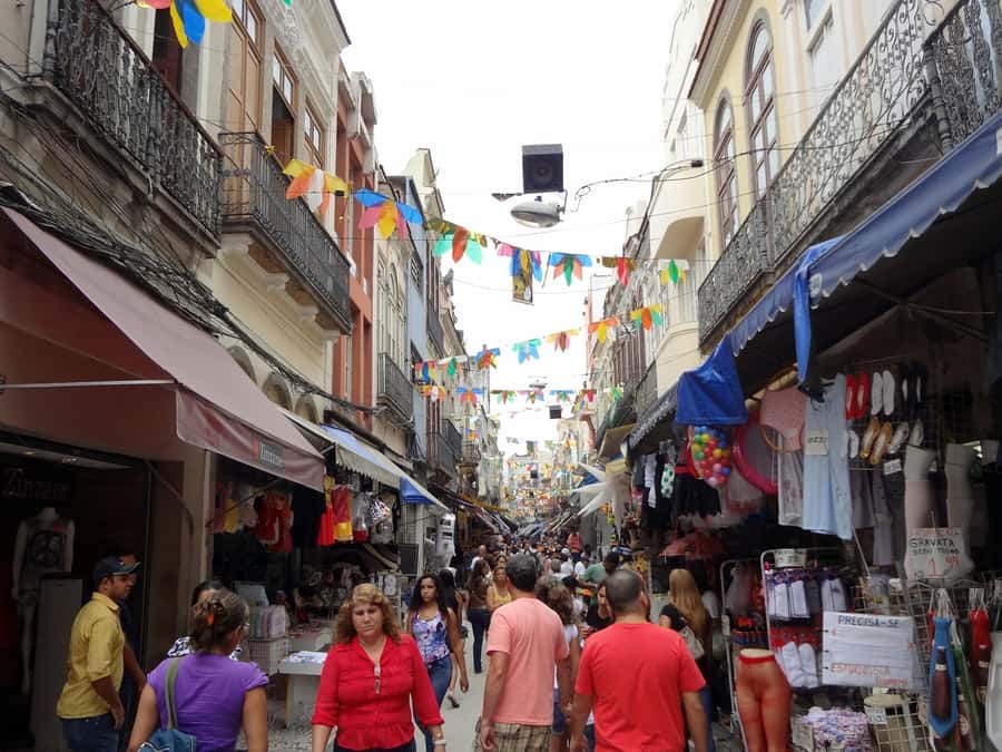 Rio de Janeiro: Be a true Rio's local for a day - Tour - A 5-hour Rio day built around football, Carnival, and shopping