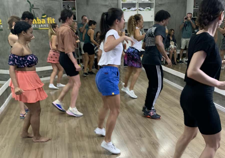 Rio de Janeiro: Beginner Samba Lesson in Ipanema - Samba 101 With a Carnival Queen in Ipanema