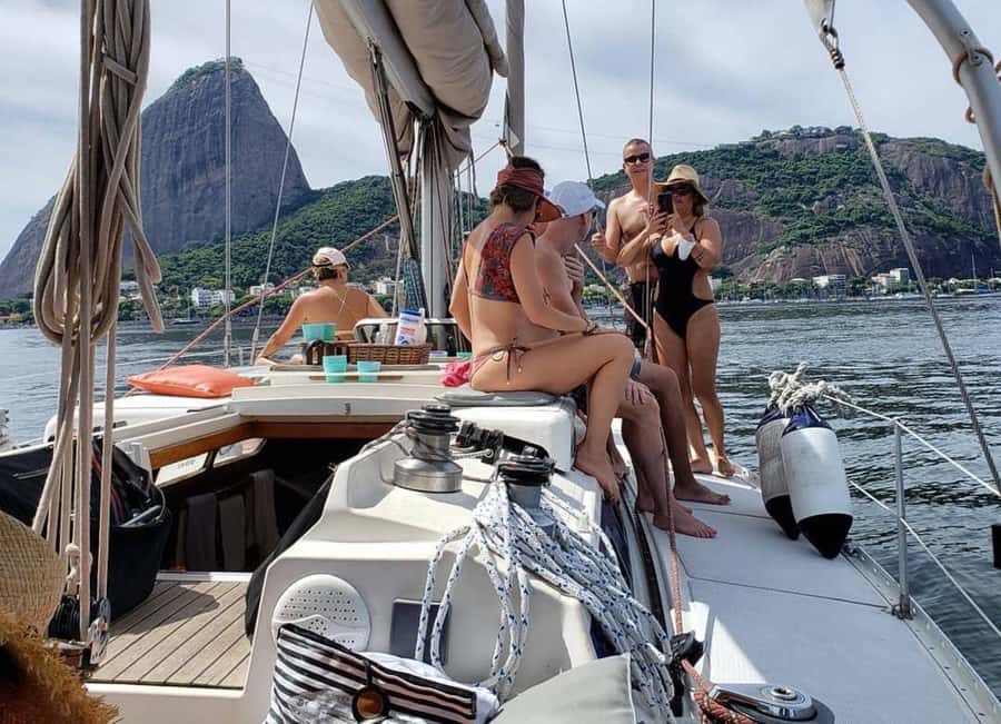 Rio de Janeiro: Boat Tour with Drinks and Swimming - Museums from the waterline: Sao Joao and Niterói areas